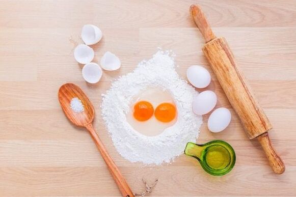 Pregătirea unui fel de mâncare pentru o dietă cu ouă care elimină excesul de greutate